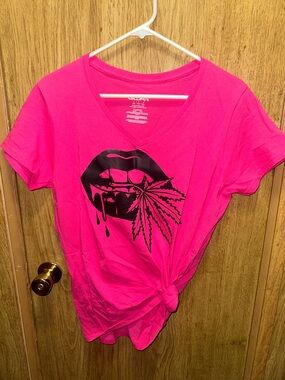 Custom Hot Pink Graphic V-Neck Tee with Black Lip & Leaf Print